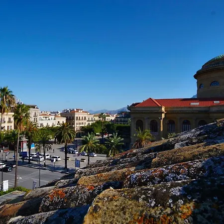 Design In Center With Terrace Daire Palermo